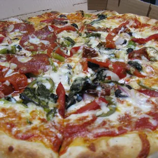 Veggie pie with half pepperoni