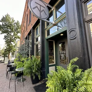 the outside of the restaurant