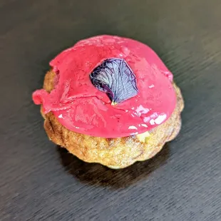 Raspberry Glazed Strawberry Pound Cake | Instagram: @telephonesmoothie