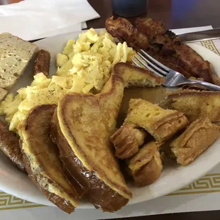 2+2+2+2 - nice to get French Toast with eggs, bacon and sausage