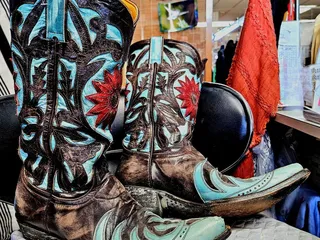 Jypsy's Treasures & Consignments