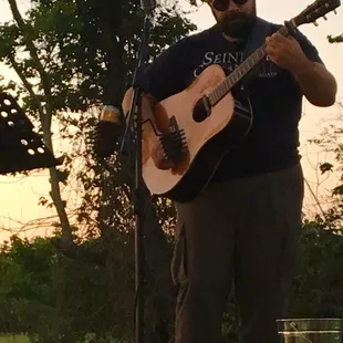 Bruce Courtney puts on a great show!