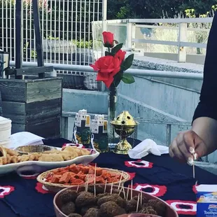 Free sampling for Oakland magazine about 200 people