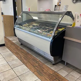 Ice-cream counter....sizes are on top