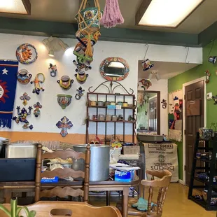 decor and table making station