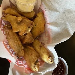 Buffalo Wings: bbq sauce on the side