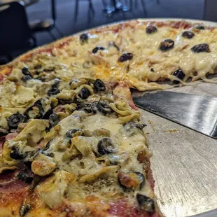 Large pizza - half muffaletta and half vampire killer.  All delish!