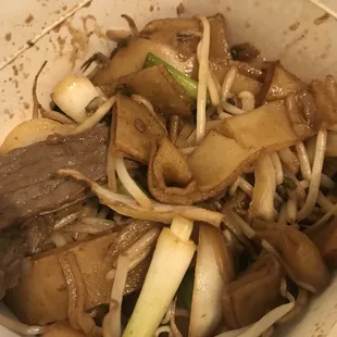 Beef w/ bean sprout rice noodle