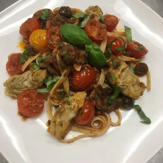 Pasta alla Puttanesca w/ Garlic Bread