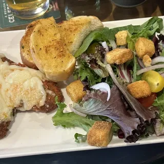 Chicken Parmigiana w/ Garlic Bread
