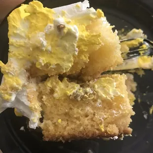 60% frosting and 40% cake .... really ?