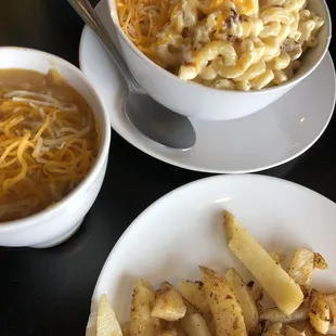 Mac N&apos; Cheese Lunch, Home Fries &amp; Side of Green Chili