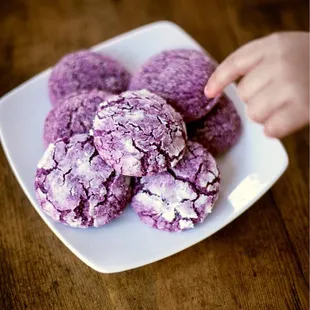 Ube crinkle cookie
