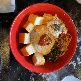 a bowl of spaghetti and bread on a table