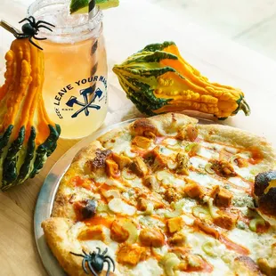 Buffalo Chicken Pizza &amp; Gose-rita