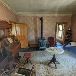 A peek into the rustic homestead of a family in the 1800&apos;s