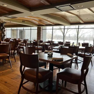 Three Rivers Bar &amp; Kitchen restaurant seating area