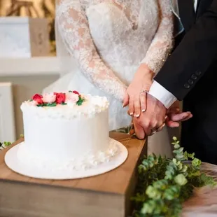 Our Soul Mates elopement package includes a personal cake and cider toast for the couple.
