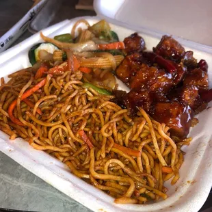 Lo Mein w/ Mixed Veggies and Tofu