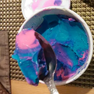 Mmmmmm I just love that cotton candy ice cream from thrify soooo bomb ...
