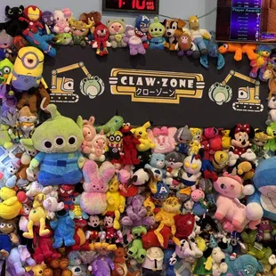 Mini photo area with possible prizes from arcade