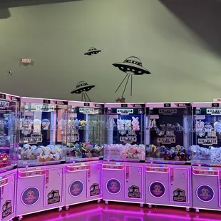Claw machines at the claw zone