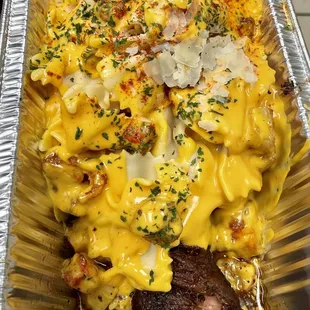 Mac-n-cheese crab/crawfish stuff turkey leg