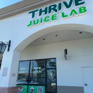Exterior of Thrive Juice Lab in Costa Mesa, CA