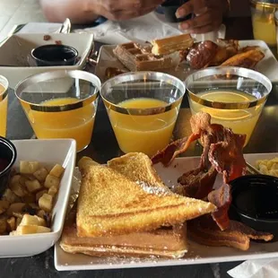 I ordered the brioche French toast and a plate with white bread came out.   Again, I DO NOT RECOMMEND!!!