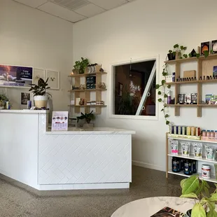 Front desk &amp; Wellness Boutique