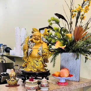 Buddha with money offerings and fruit offerings