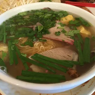 Mi Hoanh Thanh - Wonton Soup with Egg Noodles