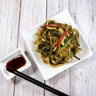 Marinated Seaweed and Bean Sprouts Salad