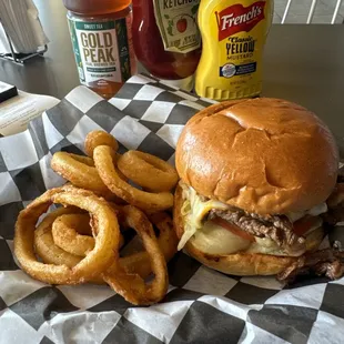 Picanha burger with onion rings