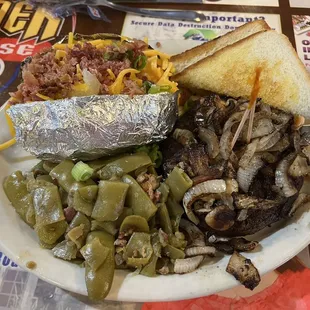 Chopped Sirloin also comes with a dinner salad.