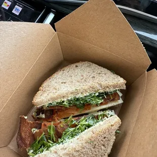 Veggie sandwich with bacon