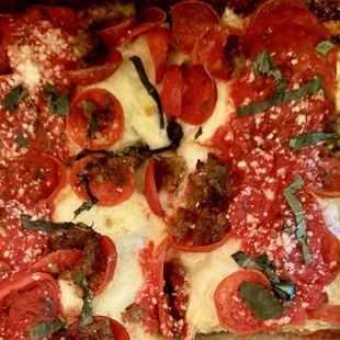 Lg S&amp;P 5000: Double pepperoni, sausage &amp; tomato sauce)