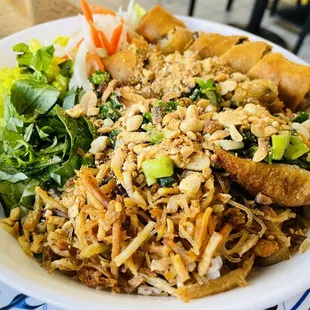 Another view of the bún bì chả giò thịt nướng