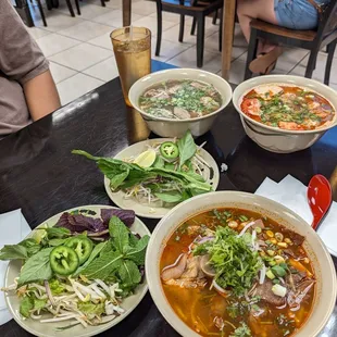 Bun bo hue, bun rieu, pho dac biet