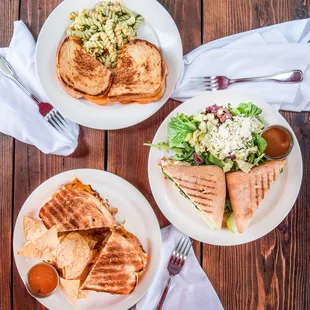 Sandwhiches have a choice of 4 different sides (some have an upcharge, but look how good the salad looks!)