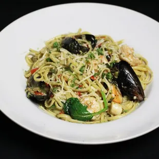 Linguini Pescatore with olive oil, garlic &amp; hint of pesto
