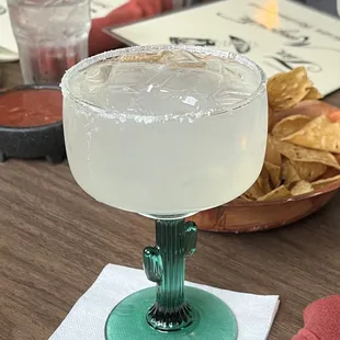 a glass of margarita