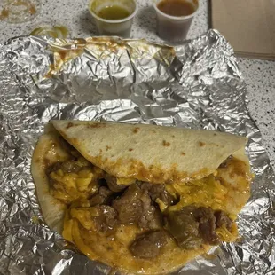 Carne guisada with cheese