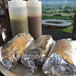 Tacos y Salsa (love the green salsa)