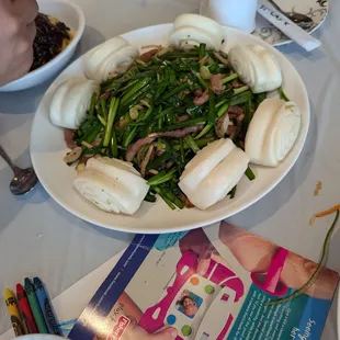 Chives pork and steamed buns