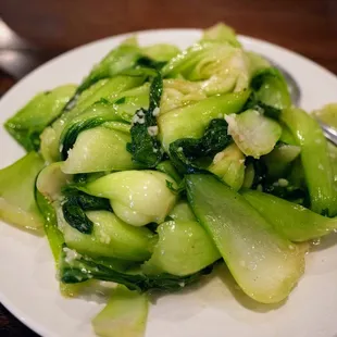 Baby Bok Choy w/ Garlic (蒜蓉小白菜): sautéed with light garlic sauce ($16.99).