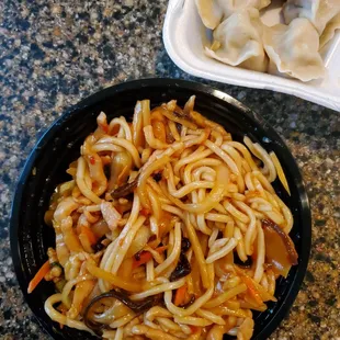 Shredded Pork w/ Garlic Sauce Noodles ($11.95)