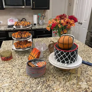 basketball cake and cupcakes, delicious!