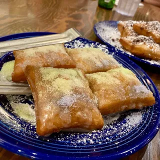 KING CAKE BEIGNET