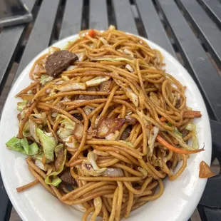 Gyathuk ngopa (Beef Fried Noodle)